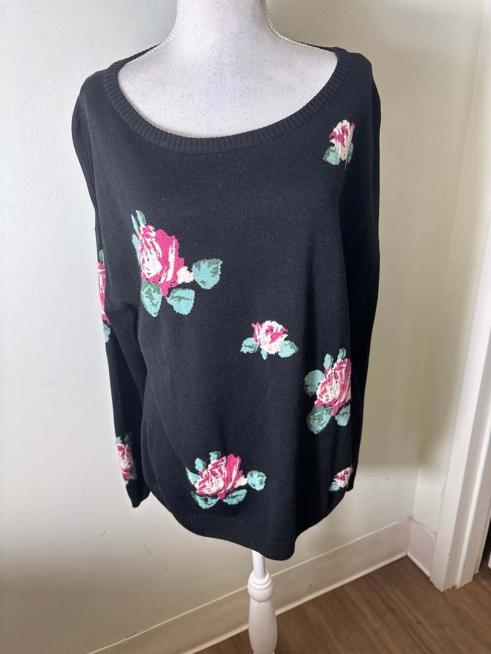 St. John Black Long Sleeve Floral Boat Neck Sweater Sz L